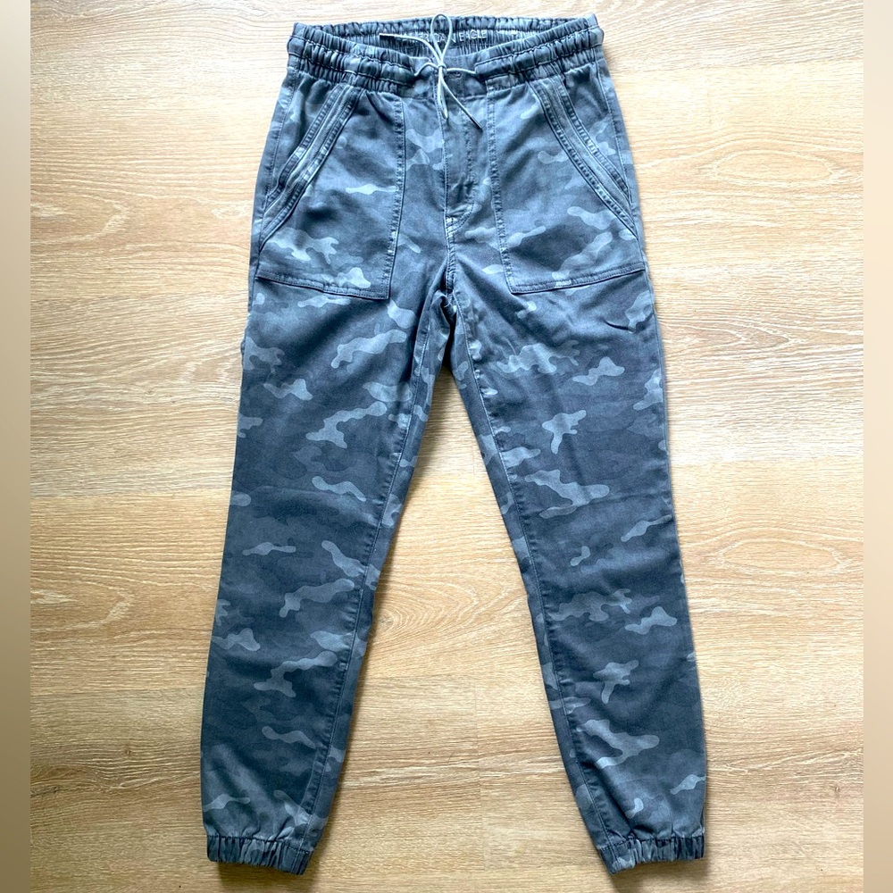 American Eagle camo joggers - Next Level Stretch, Size 6